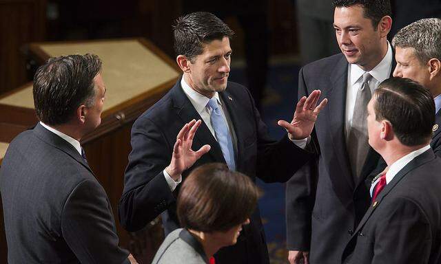 Der neue Kongress-Sprecher Paul Ryan im Kreise seiner Kollegen.