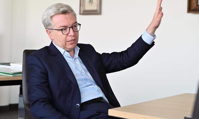 Michael Höllerer, Generaldirektor der Raiffeisenlandesbank Niederösterreich-Wien, legte ein „grundsätzliches Interesse“ an den zum Verkauf stehenden Medienbeteiligungen von Signa offen. 