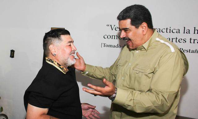 Nicolas Maduro ist erfreut über den Besuch des früheren Fußballstars Diego Maradona