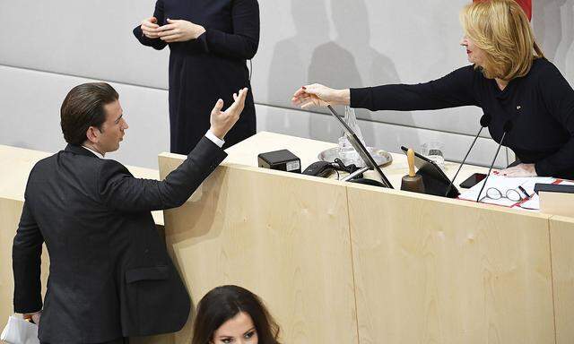 Schaute auch auf einen Sprung vorbei: Kanzler Sebastian Kurz (ÖVP) begrüßte Nationalratspräsidentin Doris Bures (SPÖ).  
