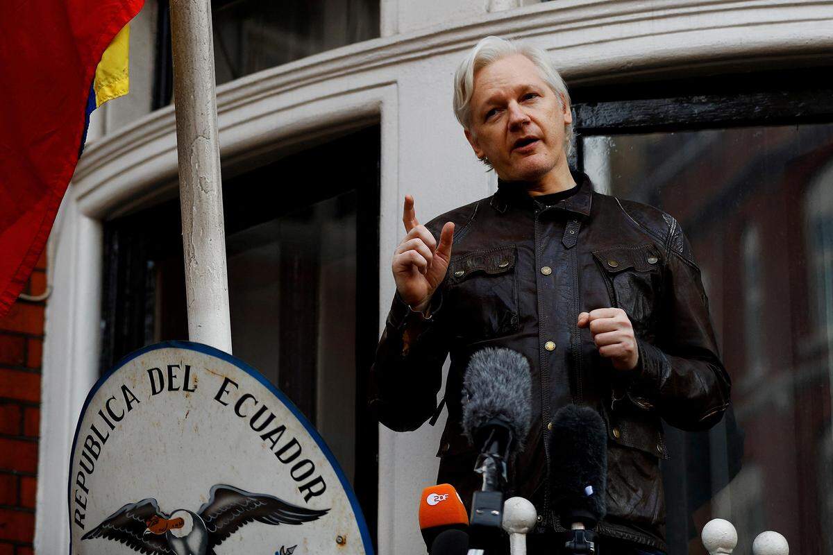 Julian Assange - Figure 3