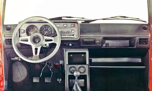 Digiwas? GTI-Cockpit, im Jahr 1976 naturgemäß ein Manifest des Analogen. Brauchte es denn mehr?