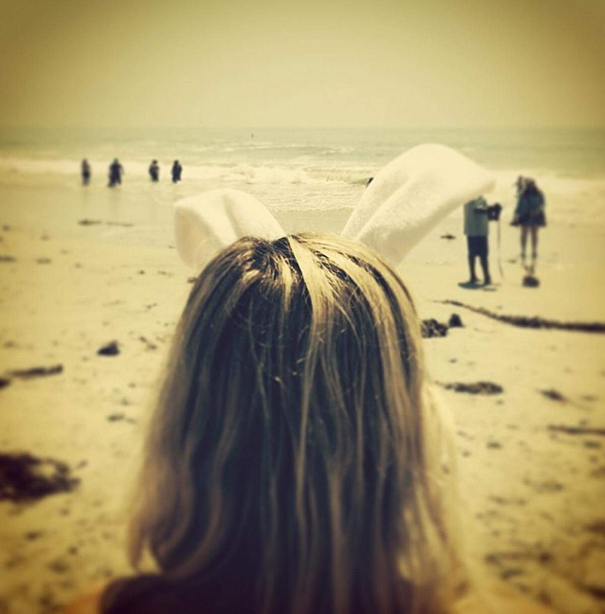 Hilary Duff verbrachte Ostern am Strand.