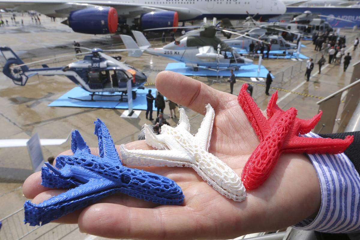 Diese Flugzeuge aus dem Drucker sind zwar Spielzeug. Die Luftfahrtindustrie setzt aber bei einzelnen Komponenten längst auf 3D-Drucker, um Kosten zu senken.