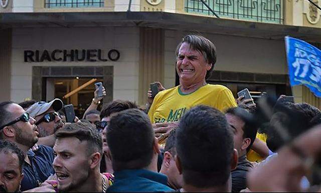 Jair Bolsonaro kurz nach der Attacke.