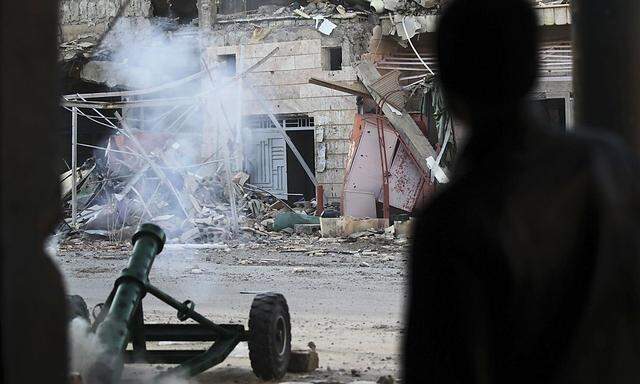 Free Syrian Army fighters launch a mortar towards forces loyal to President Bashar al-Assad in Deir al zor