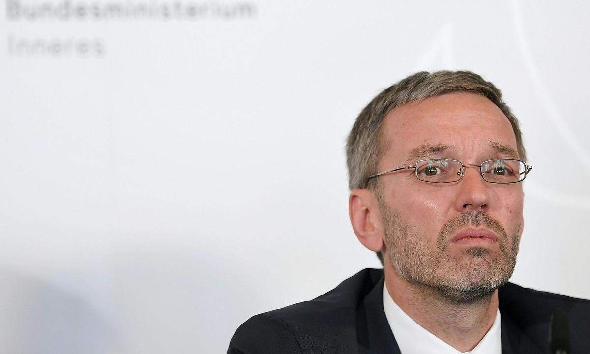"Da hängen auch viele Jobs dran."  Innenminister Herbert Kickl (FPÖ) versucht es mit einer Rechtfertigung für die Wahlkampfkostenüberschreitung.