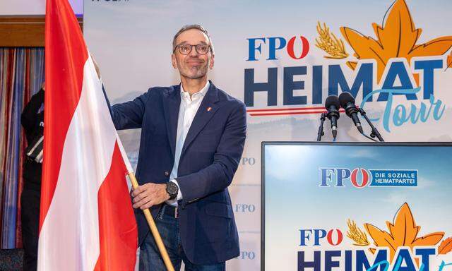 Beim freiheitlichen „Heimatherbst“ in Seekirchen am Wallersee versprach FPÖ-Chef Herbert Kickl die „totale Hinwendung zum Volk“ - und prognostizierte „Verletzungen“ rund um eine blaue Machtübernahme