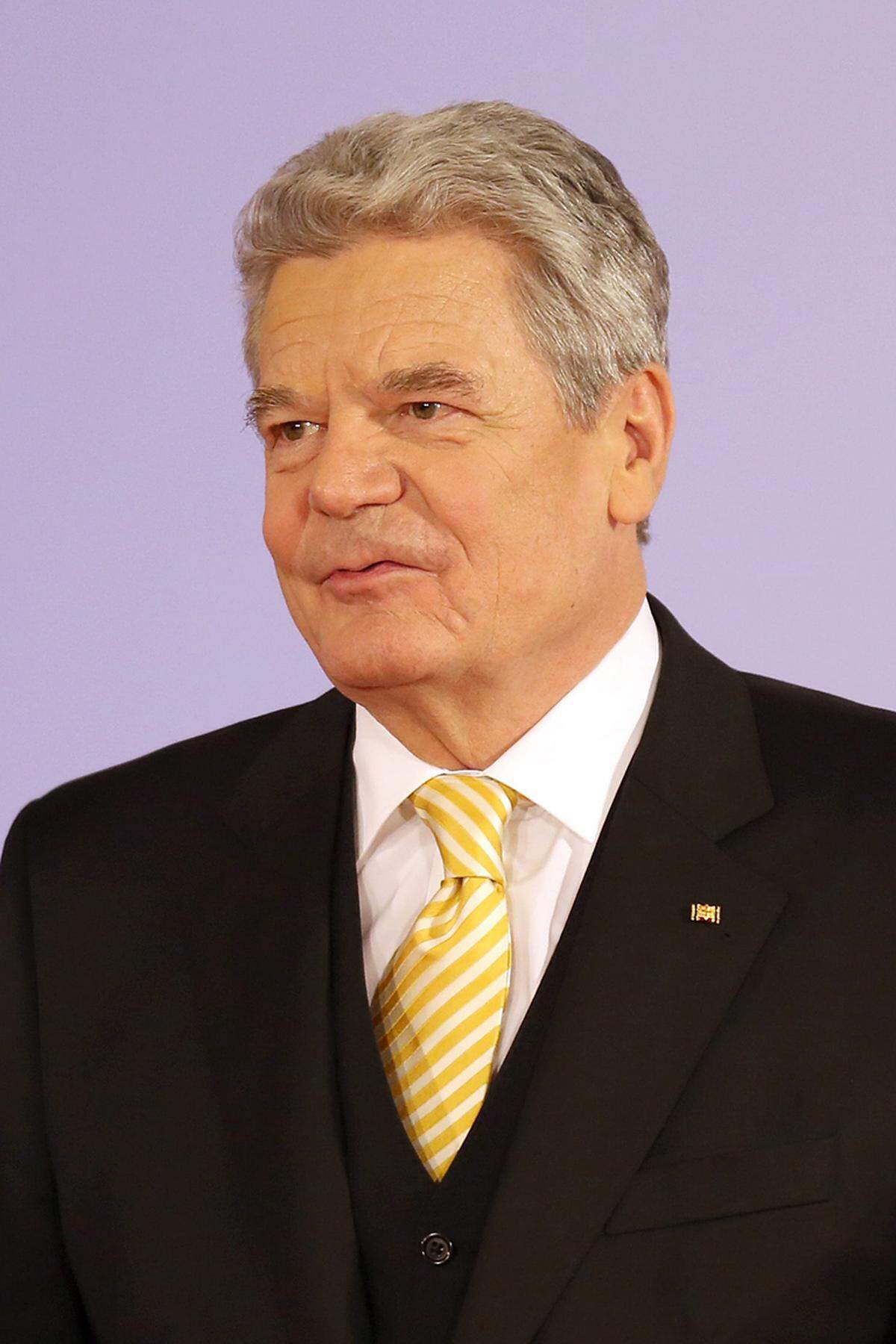 Der deutsche Bundespräsident Joachim Gauck hat Rousseff sein Beileid ausgesprochen. "Ich möchte Ihnen, Frau Präsidentin, und dem brasilianischen Volk, auch im Namen meiner Landsleute, meine tief empfundene Anteilnahme aussprechen. Meine Gedanken sind bei den Opfern und deren Angehörigen. Ihnen gilt mein ganzes Mitgefühl", heißt es in einem Schreiben.