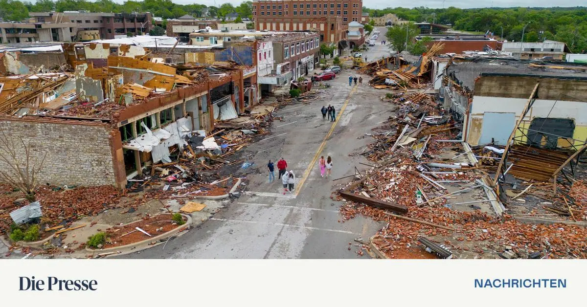 At least four dead and severe damage after hurricane in US