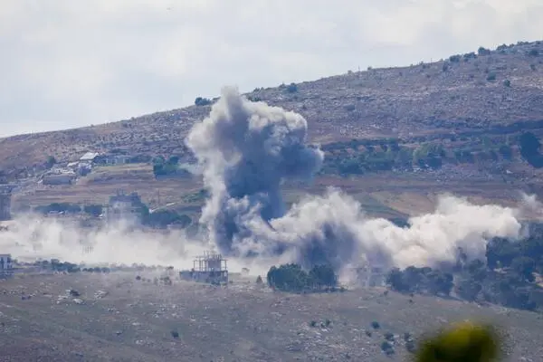 Rauch steigt auf nach einem israelischen Angriff am Samstag auf Mount Ali al-Tahir in Nabatieh, Libanon 