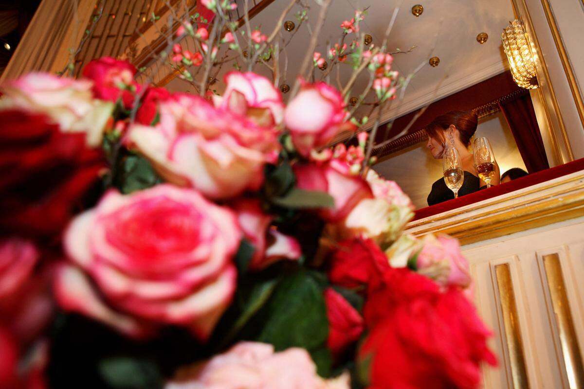 40.000 der 60.000 Blumen des Wiener Opernballes sind auch heuer wieder fair. Fairtrade-Blumen oder solche mit dem FLP-Gütesiegel der Menschenrechtsorganisation FIAN (FoodFirst Informations- und Aktions-Netzwerk) garantieren eine menschenwürdige Produktion.