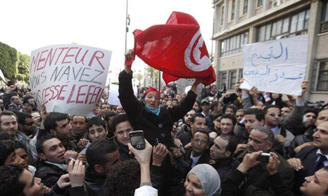 Massenproteste Tunesiens Regime Aufloesung