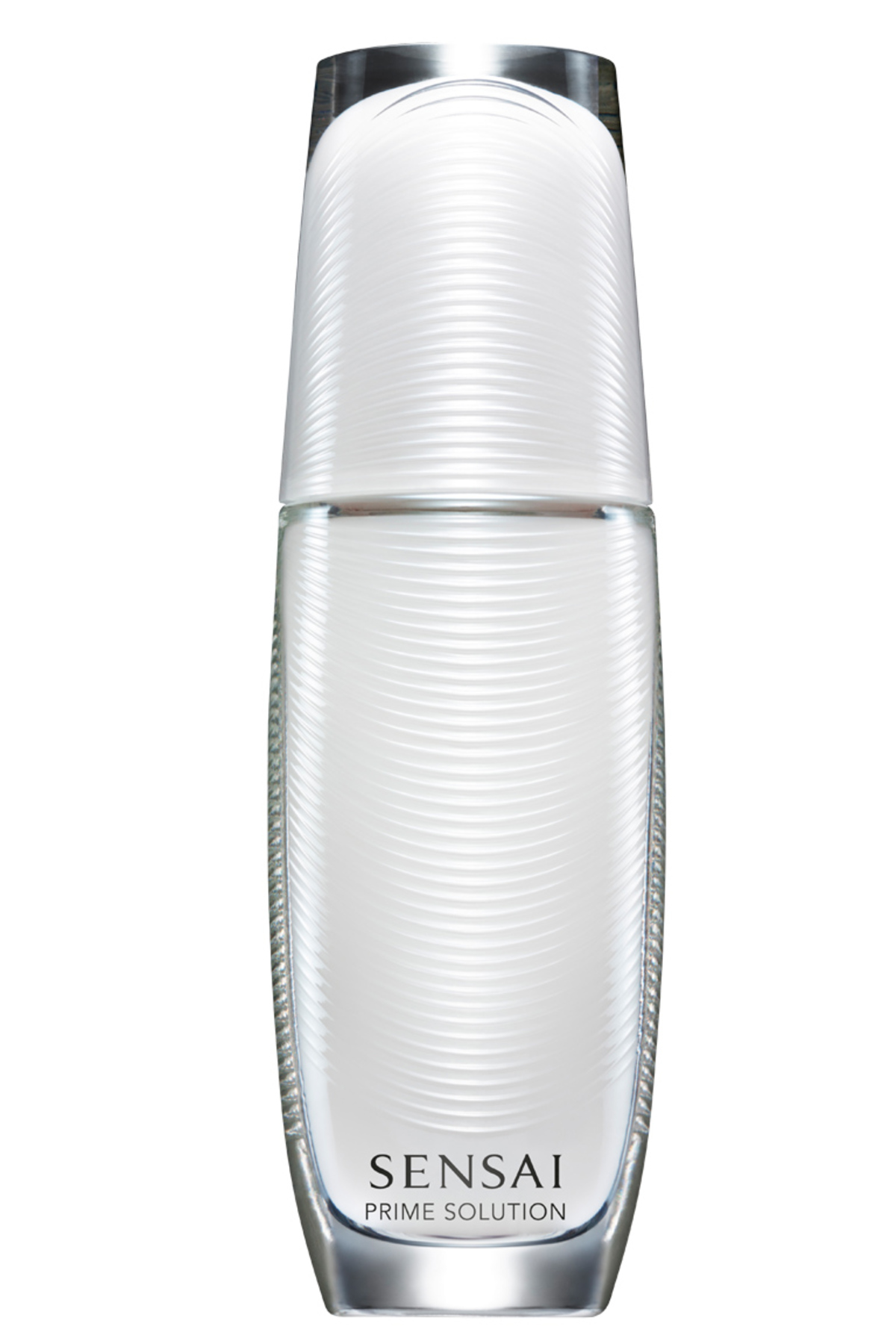 Traditionell japanisch wird mit Handschuhen aus Seide die Haut exfoliiert, straffende Massagebewegungen regen den Lymphfluss an. Danach: die neue Anti-Ageing-Lotion Sensai Prime Solution (75 ml um 144 Euro).