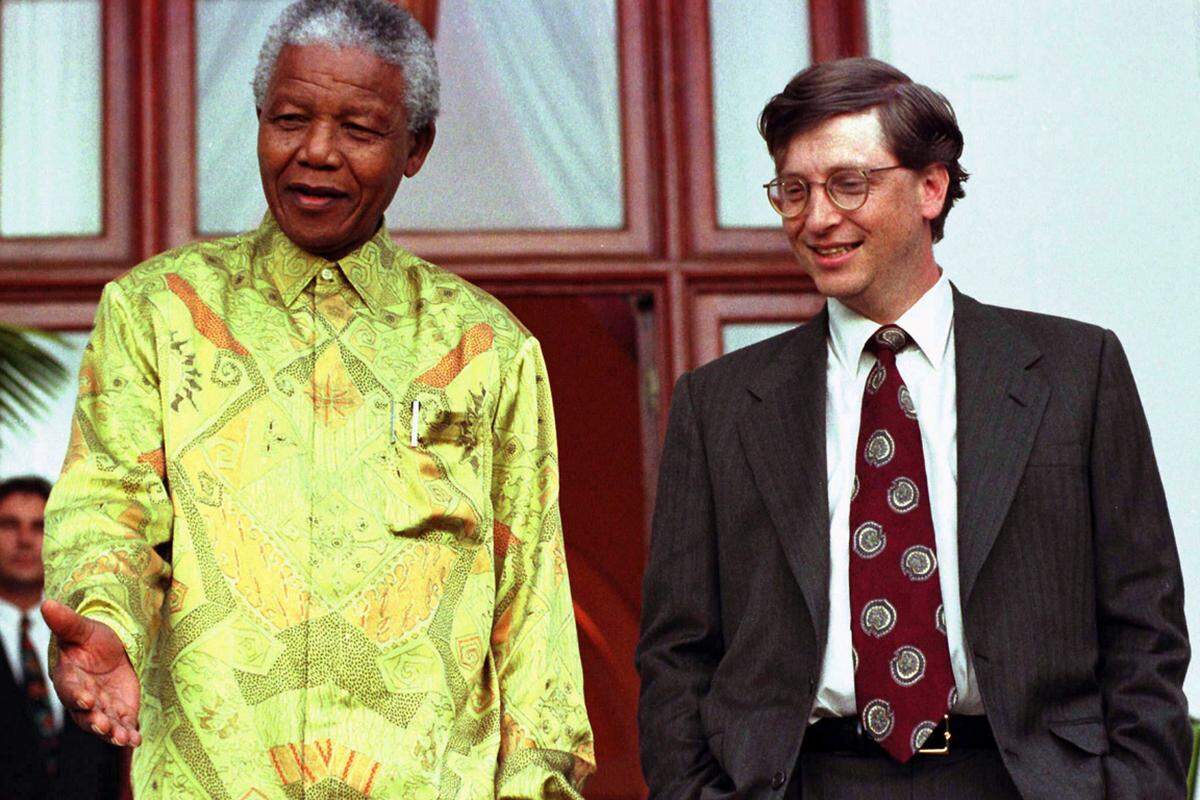 Auch Microsoft-Mitbegründer Bill Gates erinnerte sich an zahlreiche Treffen mit dem ehemaligen südafrikanischen Präsidenten. "Seine Anmut und Tapferkeit haben die Welt verändert. Dies ist ein trauriger Tag."