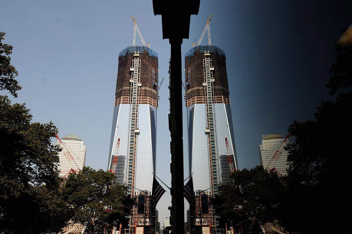 Die drei anderen Gebäude kommen auf jeweils mehr als 70 Stockwerke. Mit 390 Metern überragt der höchste davon, Two World Trade Center (gestaltet von Foster + Partners), das Empire State Buidling (ohne Antenne) um 8,5 Meter.