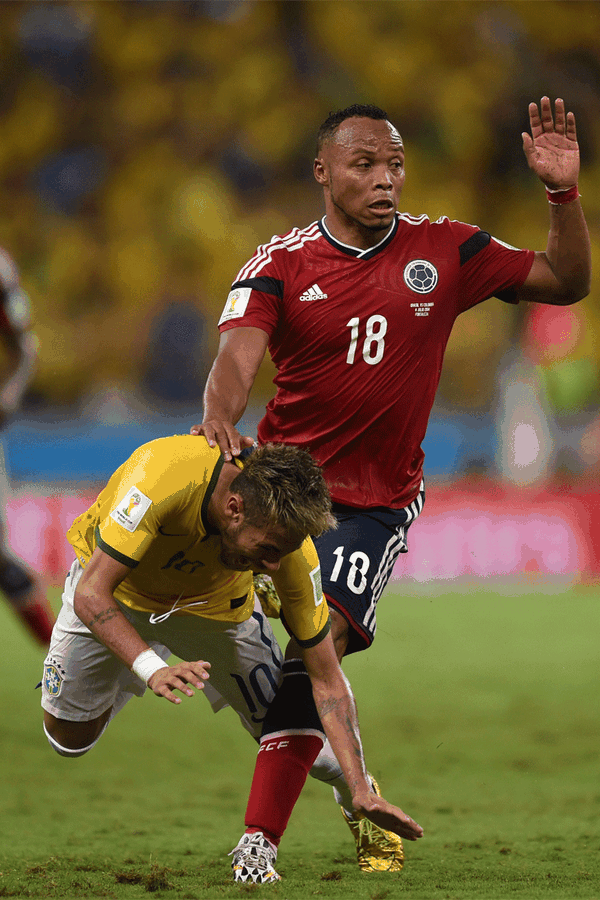 Auf die Rolle als Brasiliens Staatsfeind Nummer Eins hätte Juan Zuniga gerne verzichtet. Nachdem er die WM für den Nationalhelden Neymar mit einem unglücklichen Foul beendet hatte, wurde der Verteidiger von den brasilianischen Zeitungen wüst als "verfluchter Kolumbianer" beschimpft. "Feigheit hat Neymar aus der WM geworfen. Der kriminelle Einsatz von Juan Zuniga bricht einen Wirbel des Stars", schimpfte "Extra". Der Weltverband FIFA nahm zwar Ermittlungen auf, eine Bestrafung des Kolumbianers käme allerdings überraschend.