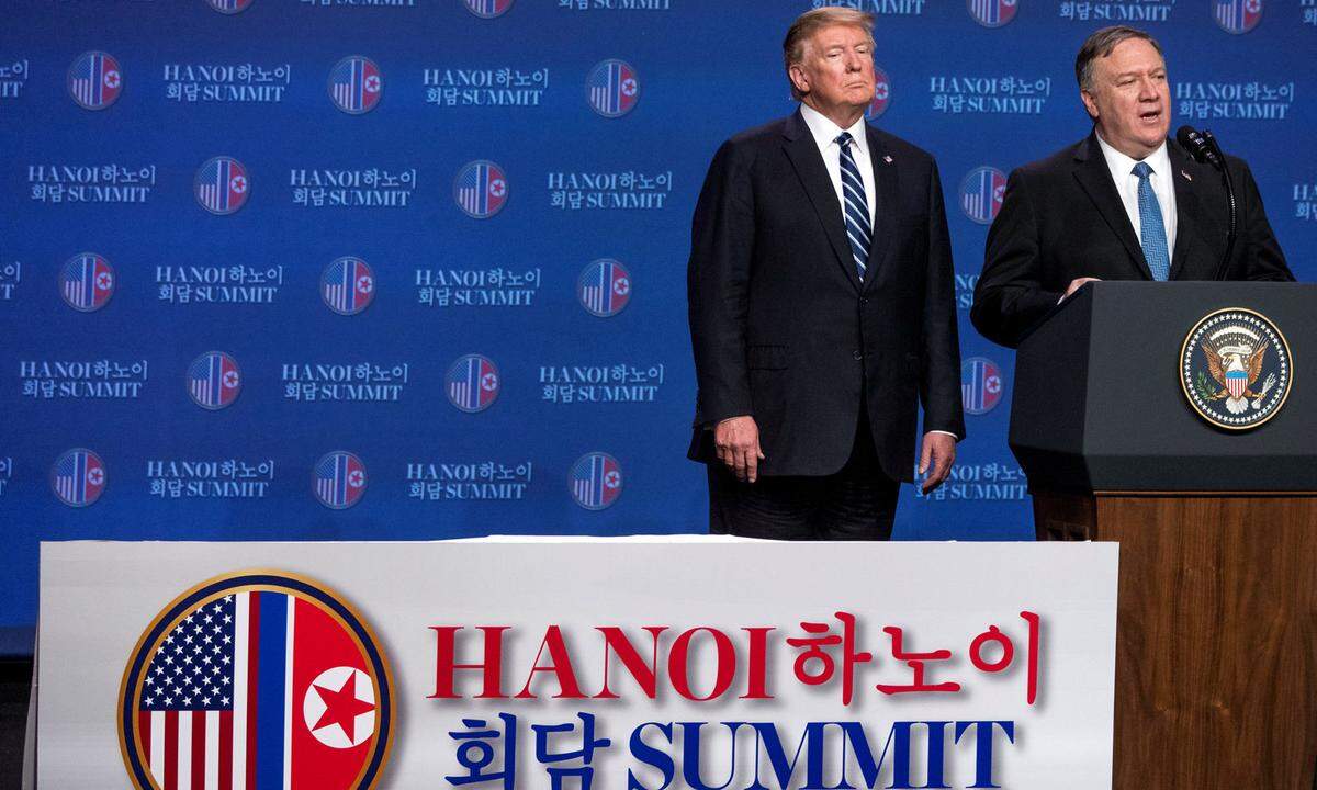 Trump begründete das Platzen der Einigung mit der Forderung Nordkoreas, die wegen ihres Atom- und Raketenprogramms verhängten Sanktionen "in ihrer Gesamtheit" aufzuheben. Die US-Seite habe neben der Anlage zur Uran-Anreicherung in Yongbyon auch die Schließung weiterer Atomstätten in Nordkorea verlangt. "Ich denke, er war überrascht, dass wir darüber Bescheid wussten." 