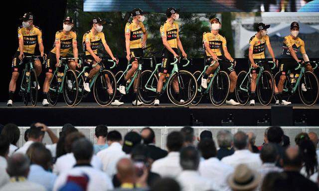 Unter strengen Vorkehrungen startet die 107. Tour de France heute in Nizza – mit Zuschauern, wenn auch deutlich weniger als gewohnt. Das Jumbo-Visma-Team um Primož Roglič möchte der Siegesserie von Ineos ein Ende setzen.