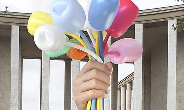 Auch Anwohner stehen der Riesenskulptur kritisch gegenüber. Einige halten die Tulpen für Lutscher, andere für Ballons. 