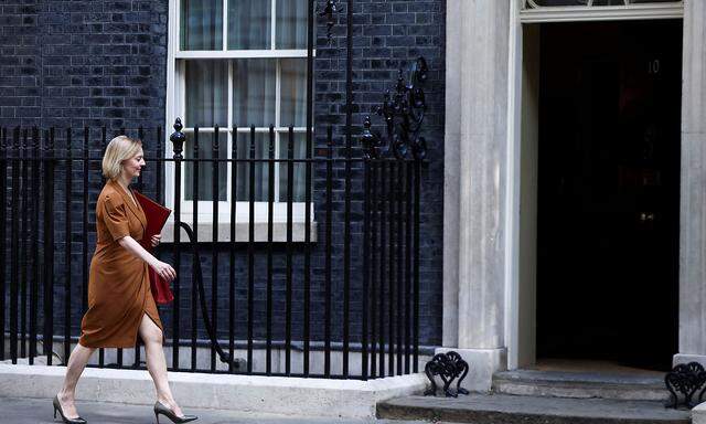 Liz Truss vor Downing Street 10