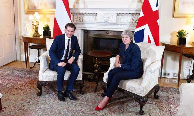 Sebastian Kurz traf inmitten einer Regierungskrise die britische Premierministerin Theresa May.