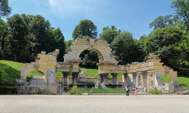 Neoantik. Ein Piranesi-Stich war Vorlage zum Schönbrunner Tempel-Ruinen-Fake aus dem späten 18. Jahrhundert.