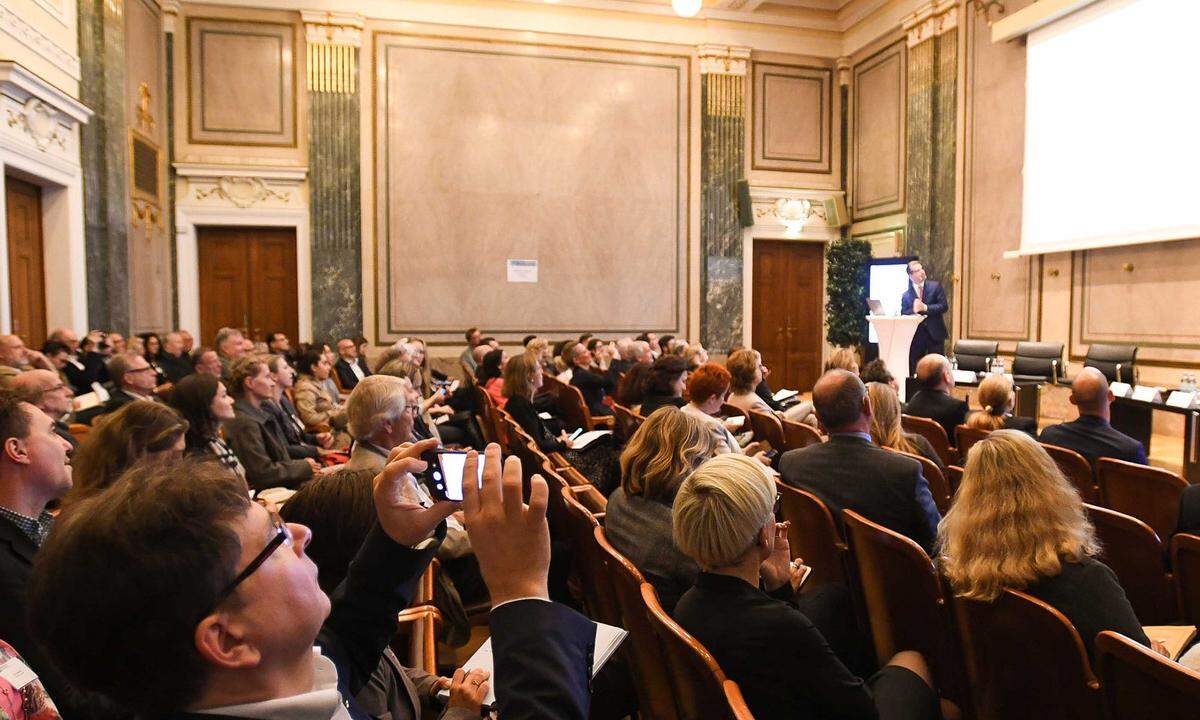 Um die Bedeutung von Diversität für den Wirtschaftsstandort Österreich ging es bei der Veranstaltung im Haus der Industrie in Wien. Philip Wenzel, Corporate Vice President HR bei BMW, legte strategische Überlegungen zum Thema offen...