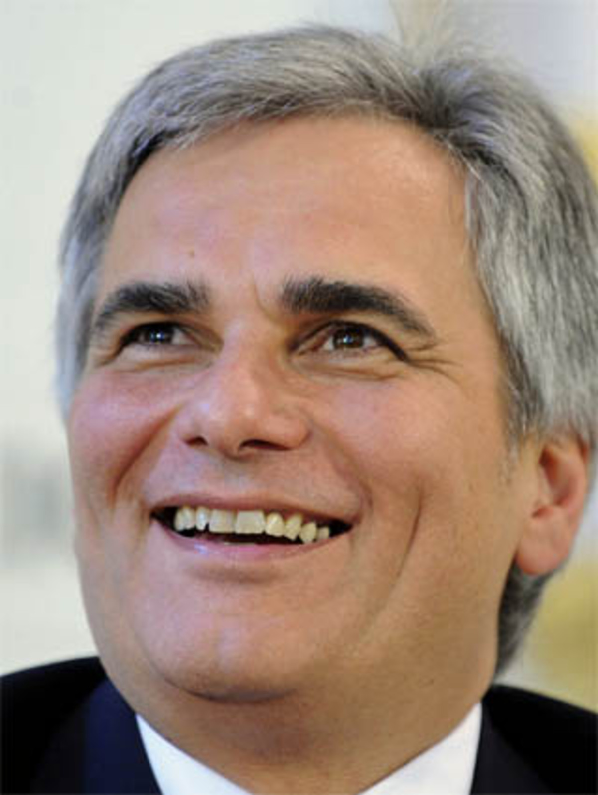 Österreichs Bundeskanzler Werner Faymann lässt so manches Kaliber hinter sich, etwa...