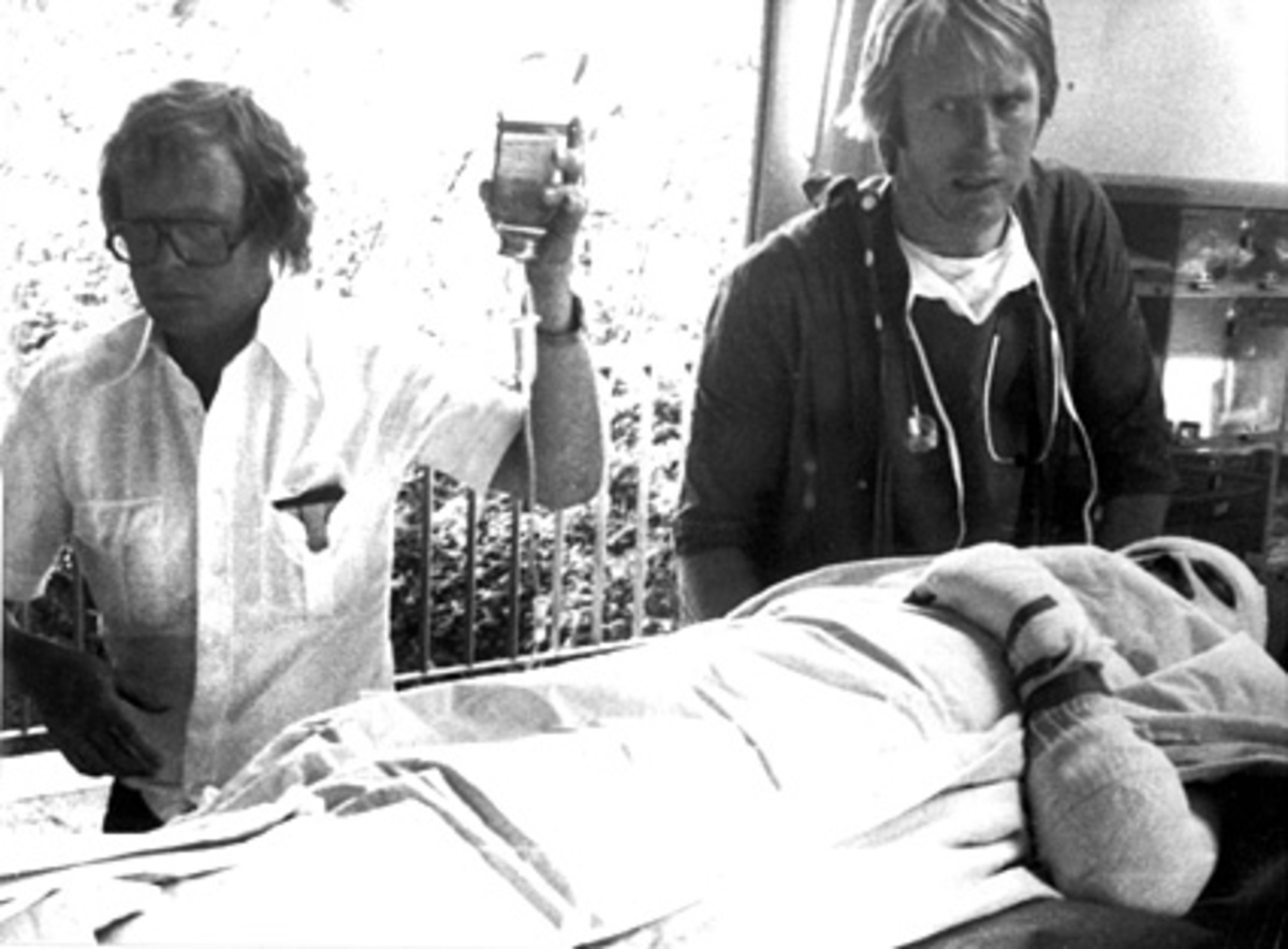 Der Österreicher ist ein Spezialist für bemerkenswerte Comebacks: 1976 rang der amtierende Formel-1-Weltmeister nach dem schweren Unfall am Nürburgring mit dem Tod. Schon 42 Tage später saß er wieder im Cockpit und holte sich 1977 seinen zweiten WM-Titel. 1979 trat Lauda zurück, kam aber 1982 wieder und gewann 1984 erneut den Titel.