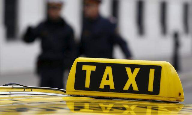 Dem Taxifahrer wurde der Lenkerausweis wegen Vertrauensunwürdigkeit für vier Jahre entzogen.