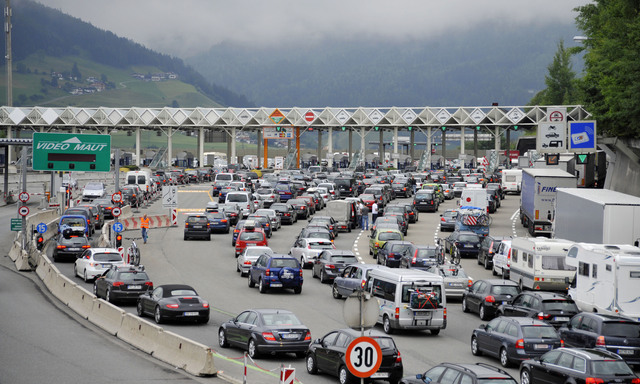 Natur-Verbraucher Autobahn, hier auf dem Weg zum Brenner in Tirol (Archivbild).