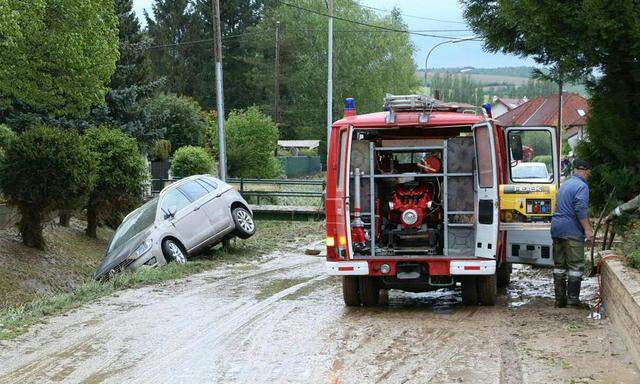 1000 Feuerwehrleute im Einsatz, hier am Mittwoch in der Früh in Hollabrunn.