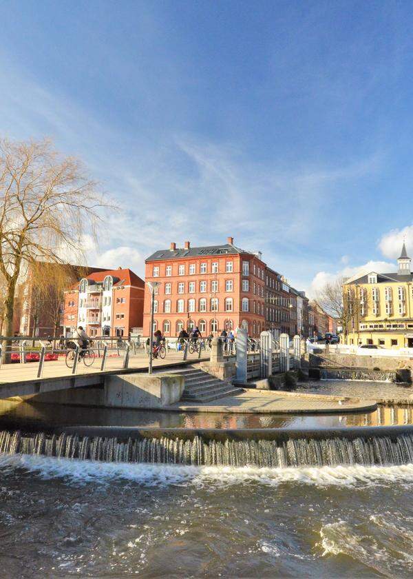 Odense am Munke Mose Park und am Fluss, dem Odense Å.