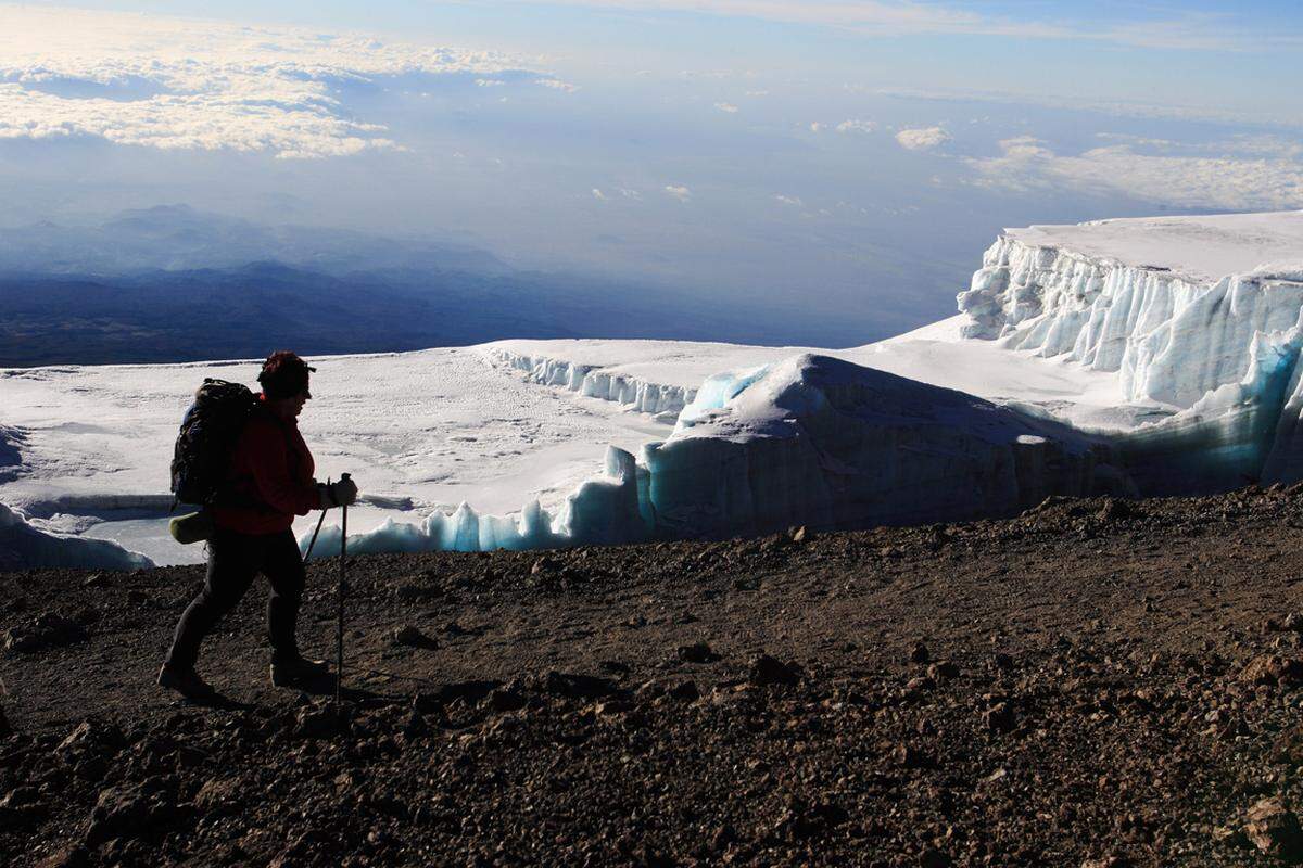 Seit 2010 besteigen zwei Bergführer von British Military Fitness mit einem Team aus Freiwilligen den Kilimanjaro. Für Kost und Logis wird gesorgt, zur Vorbereitung gibt es in London ein Fitness Assessment und zwei Trainingstage.