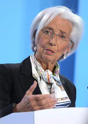 EZB-Chefin Lagarde könnte mit dem Zinssenken diesmal schneller sein als die US-Notenbank Fed.