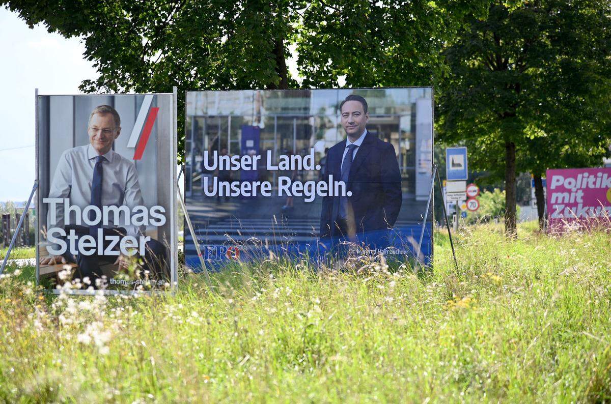 Neben dem Konzept "Heimat" - die es zu schützen gelte und in der Leistung anerkannt werden solle -  macht die FPÖ über ihre Plakatkampagne klar: „Nur mit uns“ soll die nächsten sechs Jahre in Oberösterreich koaliert und regiert werden. Haimbuchner ist dafür bekannt, weichere Töne anzuschlagen und eine gemäßigtere Linie als Parteiobmann Herbert Kickl zu verfolgen, weshalb eine Fortführung der Koalition für Landeshauptmann Thomas Stelzer auch vorstellbar wäre. In Oberösterreich sei sein Juniorpartner nämlich "eine andere Partei", mit einer "Kickl-Partei" würde das "nicht gehen", so Stelzer.