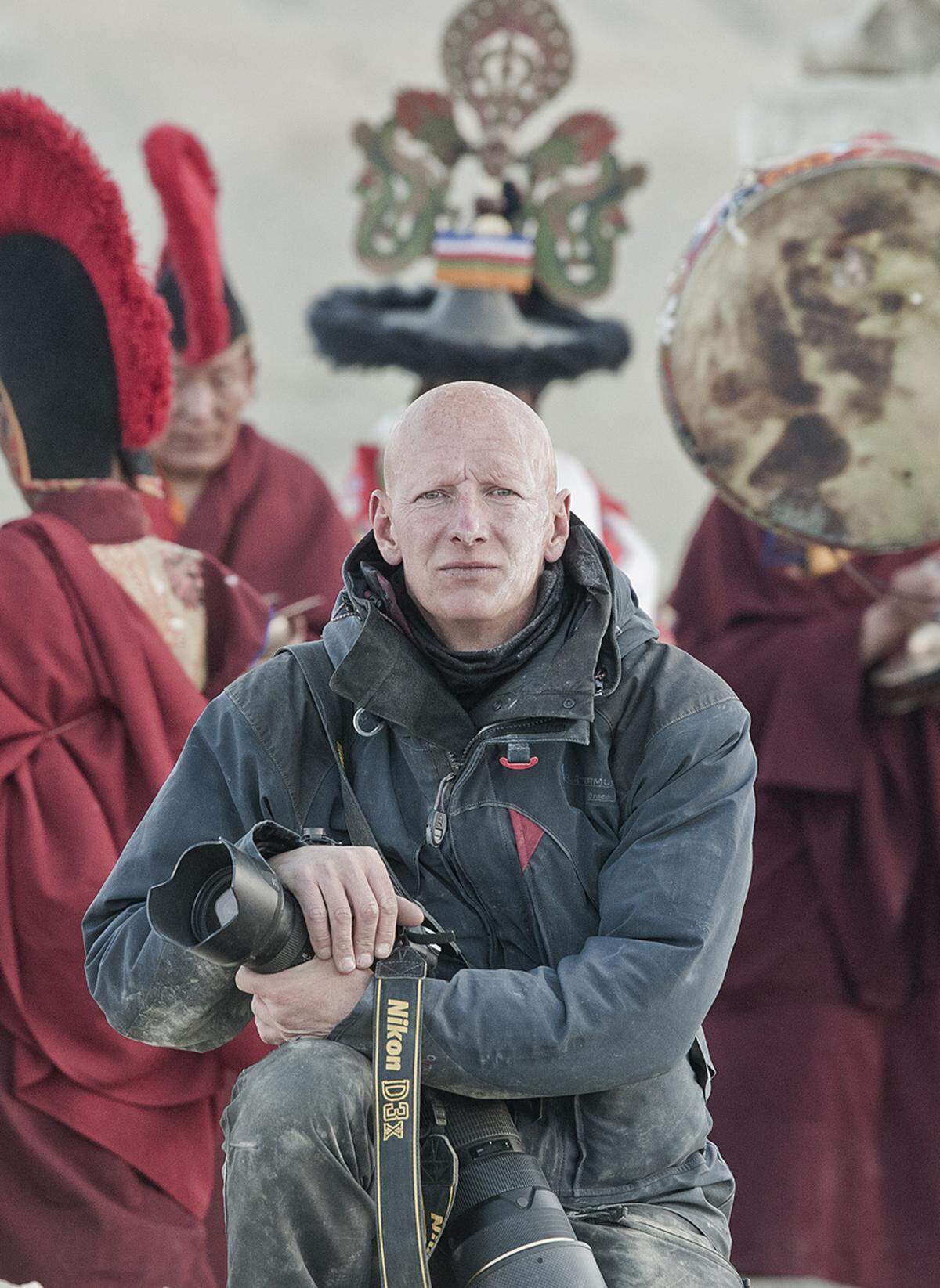 Laut Nelson waren zum Teil tagelange Beobachtungen notwendig, nur um eine gute Aufnahme zu bekommen. "Es geht dabei nicht um das Bild selbst, sondern um den Prozess der Interaktion und das Vorspiel, bis ein Foto entsteht", sagte Nelson (im Bild) in Wien. "Es fasziniert mich, Kontakt zu fern lebenden Menschen aufzunehmen." Ausstellung: "Before They Pass Away": 23. März bis 30. April, Galerie Ostlicht, Absberggasse 27, 1100 Wien Die Website zum Projekt: www.beforethey.com