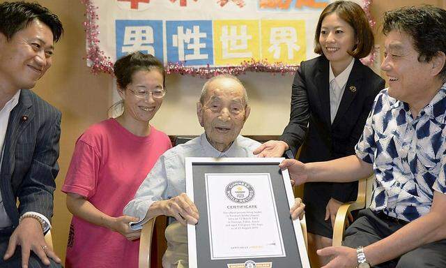 Auch der älteste Mann der Welt kommt aus Japan.