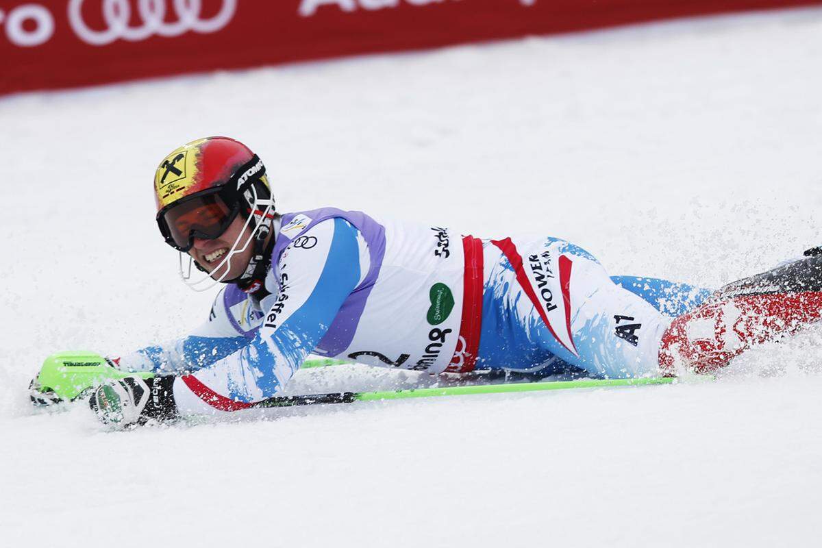 Nach dem "Blech-Hagel" der ersten Woche war es Marcel Hirscher vorbehalten, die Ski-Nation zu erlösen. Die Aufgabe erfüllte er mit Bravour: RTL-Silber und Nerven wie Stahlseile als er am Schlusstag zu Slalom-Gold fuhr. "Langsam glaube ich, er ist eine Maschine", lobte ZDF-Experte Marco Büchel.