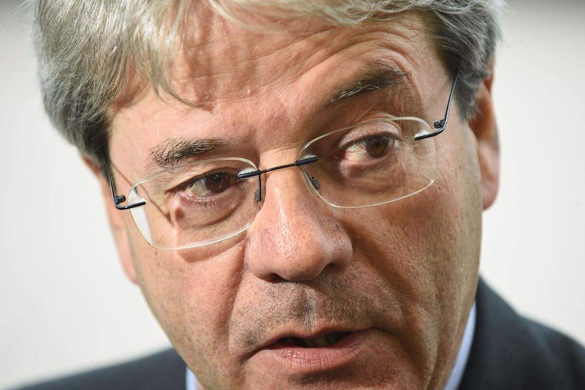 Der italienische Außenminister Paolo Gentiloni zeigte sich über den Sieg von Alexander Van der Bellen erleichtert. Es gehe ein "Seufzer der Erleichterung" durch ganz Europa, "und auch wir Italiener atmen auf, weil Österreich eines jener Länder ist, mit dem wir am engsten verbunden sind, ein benachbartes und befreundetes Land", sagte der Außenminister.