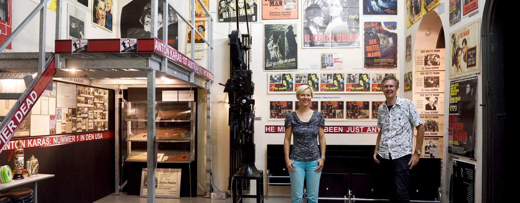 Der einzige Wien-Film, dem ein eigenes Museum gewidmet ist:  Karin Höfler und Gerhard Strassgschwandtner in ihrem „Dritte Mann“-Museum in der Pressgasse im vierten Bezirk.