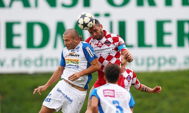 Cem Atan (Stadlau) und Christian Prawda (A.Klagenfurt)