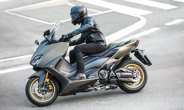 Sportlichster der Großroller: Yamaha T-Max. Hubraumzuwachs auf 560 ccm, 48 PS.