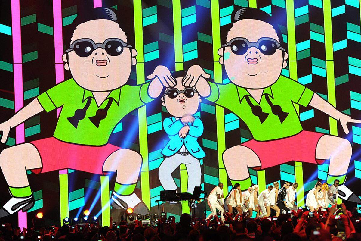 Lichtblick unter den mediokren Bühnenauftritten: Der Sänger/Rapper Psy, Rittmeister der Popszene. Über seinen "Gangnam Style" ist genügend geschrieben worden, dass der Mann auch Bühnenpräsenz hat, zeigte er am Sonntagabend.