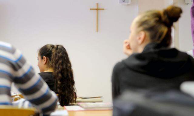 Das Kreuz ist nicht nur ein Glaubenssymbol, sondern auch ein säkulares, die abendländische Geistesgeschichte vergegenwärtigendes Symbol.