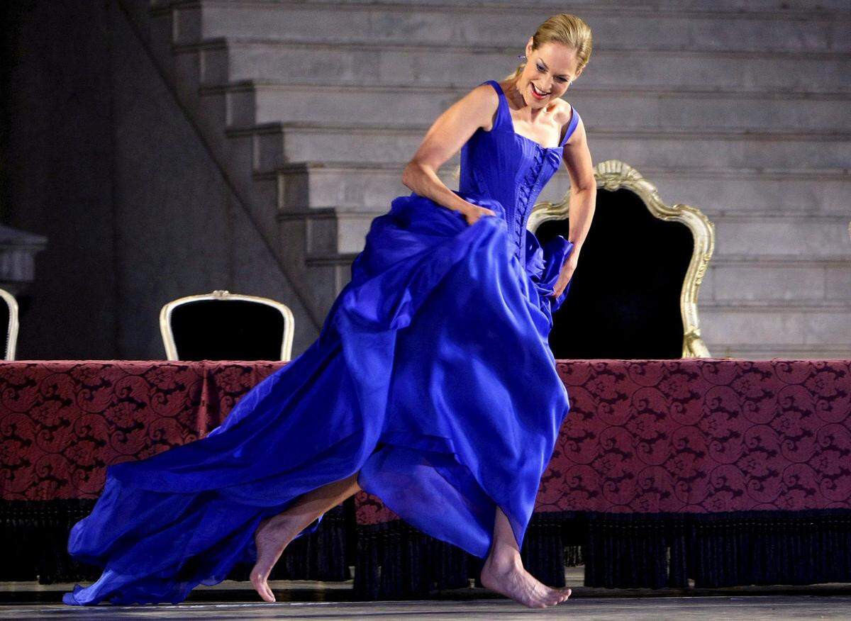 Sie fiel farblich aus der Reihe: Sophie von Kessel trug ein Kleid aus blauem Seidentaft.