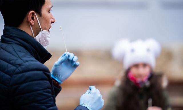 In den Schulen werden nach den Ferien flächendeckend in ganz Österreich die Nasenvorraum-Tests angewendet.