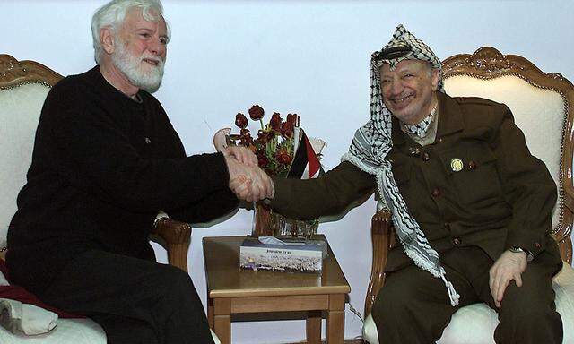 Archivbild aus dem Jahr 2002: Avnery mit Jassir Arafat (re.)