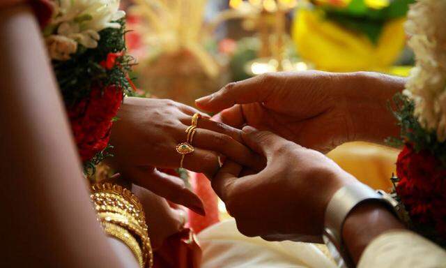 Die Heirat erfolgte nach indischer Tradition nach den Vorgaben der Familien der Brautleute.